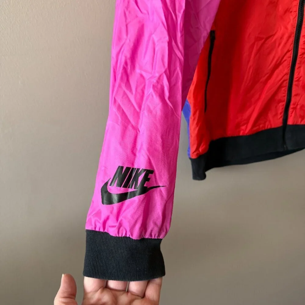 Men's L Nike Sportswear Heritage Windrunner Jacket